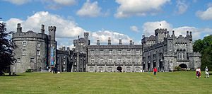 Archivo:Kilkenny Castle cropped version