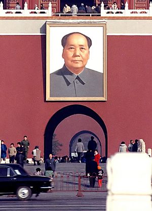 Archivo:Mao Zedong Porträt am Eingang zur Verbotenen Stadt