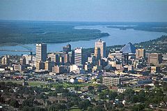 Archivo:Memphis skyline from the air