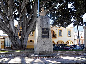 Archivo:Monumento Ramón Corona