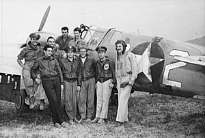 Archivo:P-40 64FS 57FG pilots