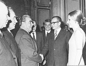 Archivo:Pahlavi meets Brezhnev in 1970