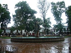 Archivo:Plaza Vasco de Quiroga