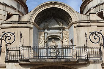 Archivo:Puerta de Palmas de Badajoz 04