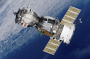 Archivo:Soyuz TMA-7 spacecraft2edit1