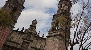 Archivo:Templo de San Hipólito y Casiano, Ciudad de México