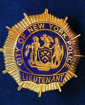 Archivo:Teniente NYPD
