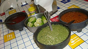 Tres tipos de salsa en una taquería de la Ciudad de México