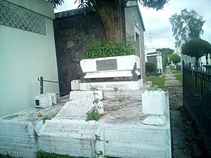 Archivo:Tumba del escritor Arturo Ambrogí, situada en el cementerio los ilustres, san salvador