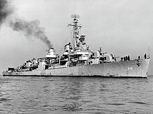 Archivo:USS McGowan (DD-678) at sea, circa in 1945