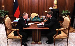Archivo:Vladimir Putin and Ramzan Kadyrov (2015-12-10) 02