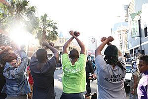 Archivo:'Do not shoot' a group of students shout