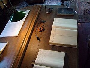 Archivo:2005-11 schreibtisch kassenbuch