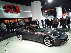Archivo:2014 Corvette Coupe, Cyber Gray, Right Front, Jan 17, 2013 Detroit Auto Show