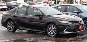 2022 Toyota Camry Hybrid XLE in Midnight Black Metallic, Front Right, 12-25-2021.jpg