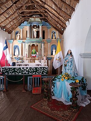 Archivo:Altar mayor de la iglesia de San Pedro de Atacama, en la Región de Antofagasta, Chile
