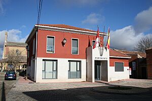 Archivo:Ayuntamiento de Villaluenga de la Vega (Palencia)