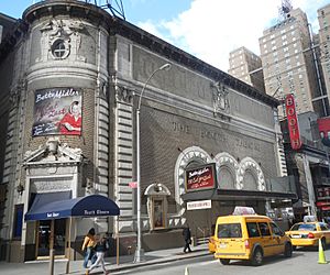 Archivo:Booth Teatre 222 W45 St BMidler morning sun jeh