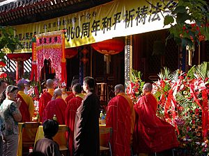 Archivo:Buddhism Mass in Ghost Festival