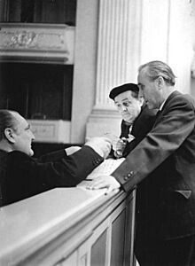 Bundesarchiv Bild 183-52173-0001, Werner Egk dirigiert in der Deutschen Staatsoper.jpg