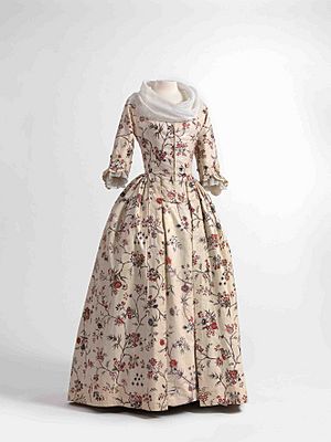 Archivo:Dress (robe à l'anglaise) and skirts in chintz, ca. 1770-1790, shawl (fichu) in embroidered batiste, 1770-1800