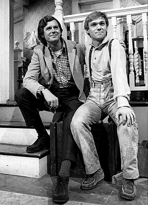 Archivo:Earl Hamner Richard Thomas The Waltons