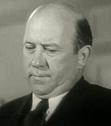 Edgar Kennedy in Everything's on Ice.jpg