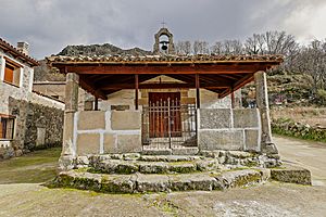 Archivo:Ermita de San Antonio en Cabezabellosa