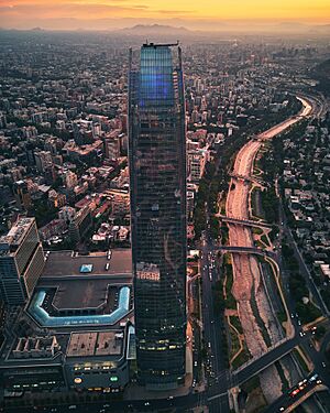 Archivo:Gran Torre Santiago (28150657919)