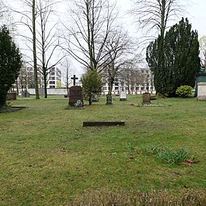 Archivo:GraveReinhardHeydrich-InvalidenfriedhofBerlin RomanDeckert15042023-01