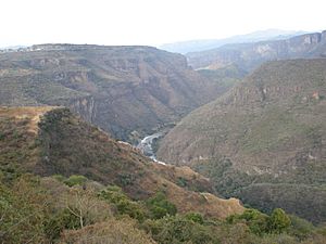 Archivo:Huentitan canyon and santiago river