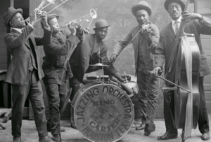 Archivo:Jazzing orchestra 1921