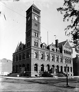 Lee County Courthouse in 1900.jpg