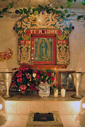 Archivo:Mercado de Xochimilco - Altar de la Virgen de Guadalupe