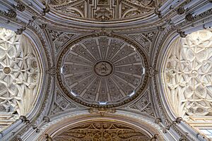 Archivo:Mezquita-catedral de Córdoba interior 18