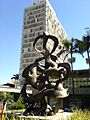 Monumento das Andorrinhas e o Predio da Prefeitura - panoramio