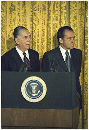 Archivo:Nixon-Médici