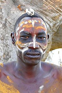 Archivo:Nuba man body painting
