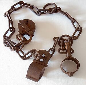 Archivo:Old bracelets (aka)
