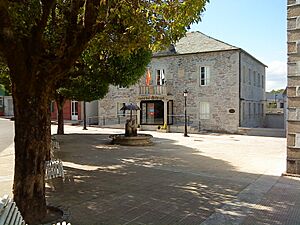 Archivo:Plaza do Concello Castroverde