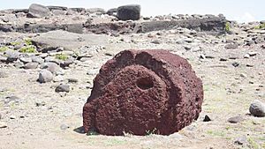 Archivo:Pukao (sombrero) de moai (8237123371)