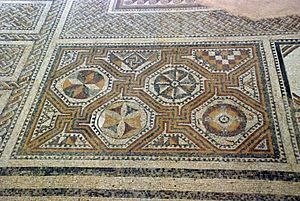 Archivo:Quintanilla de la Cueza Villa romana Tejada Habitación 22 Mosaico Neptuno 003