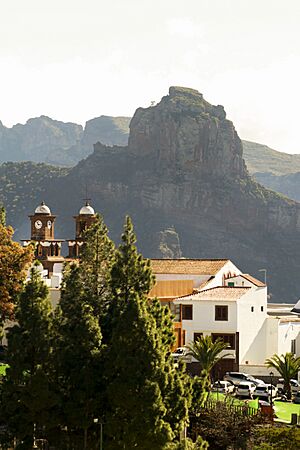 Archivo:Roque Bentayga desde Artenara