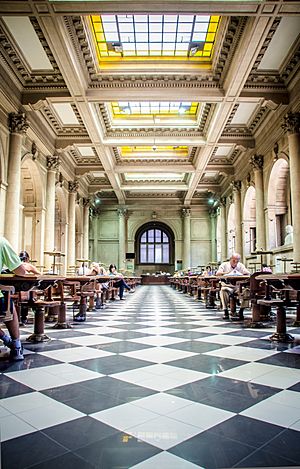 Archivo:Sala Gabriela Mistral de la Biblioteca Nacional de Chile