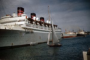 Archivo:The Queen of Bermuda in Bermuda, late 1952 or very early 1953