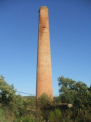 Archivo:Villanueva de la Sierra torre de la orujera de Río Pedroso