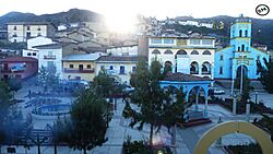 Vista de la Plaza de Armas de Cabana.jpg