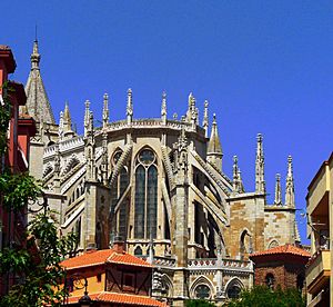 Archivo:Ábside de la catedral de León