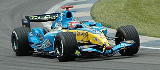 Archivo:Alonso (Renault) qualifying at USGP 2005