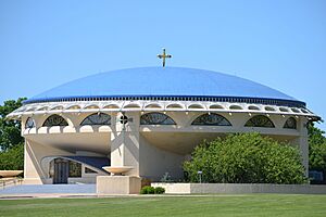 Archivo:Annunciation Greek Orthodox Church; Wauwatosa, Wisconsin; June 6, 2012